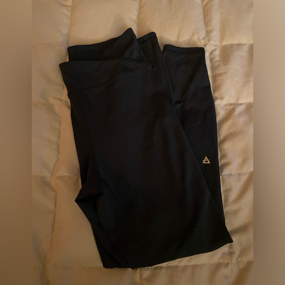 Black athletic leggings